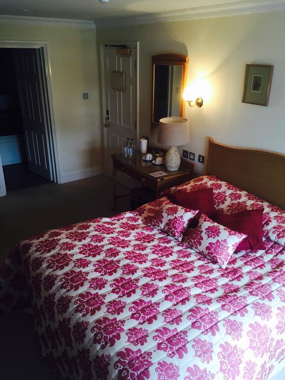 Millhouse Hotel And Riverside Restaurant Sharnbrook Стая снимка