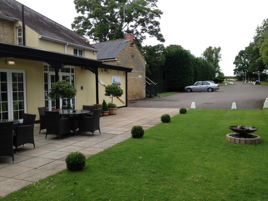 Millhouse Hotel And Riverside Restaurant Sharnbrook Екстериор снимка