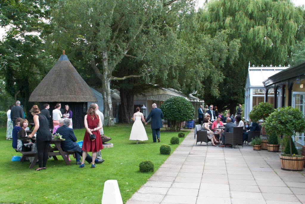 Millhouse Hotel And Riverside Restaurant Sharnbrook Екстериор снимка