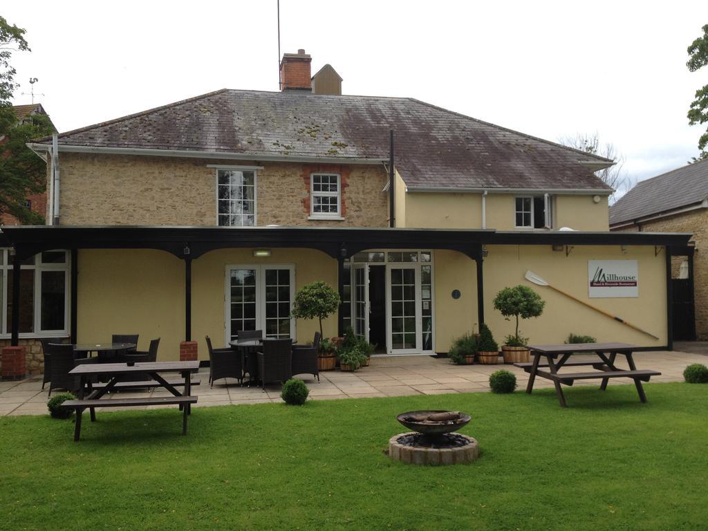 Millhouse Hotel And Riverside Restaurant Sharnbrook Екстериор снимка